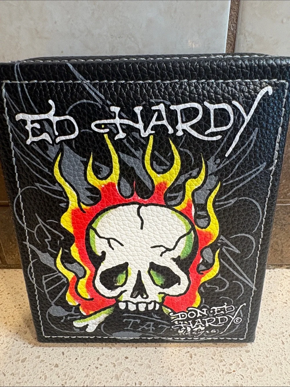 Ed Hardy NWT Men’s PU Leather Bi-Fold Wallet Skull & Flame Graphics